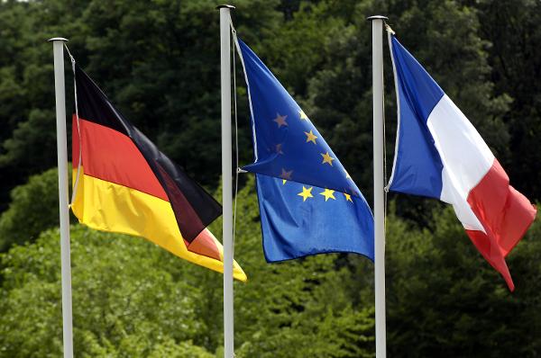 Deutsche, Europäische und Französische Flagge