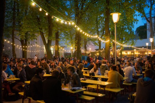 prater-garten-berlin-people